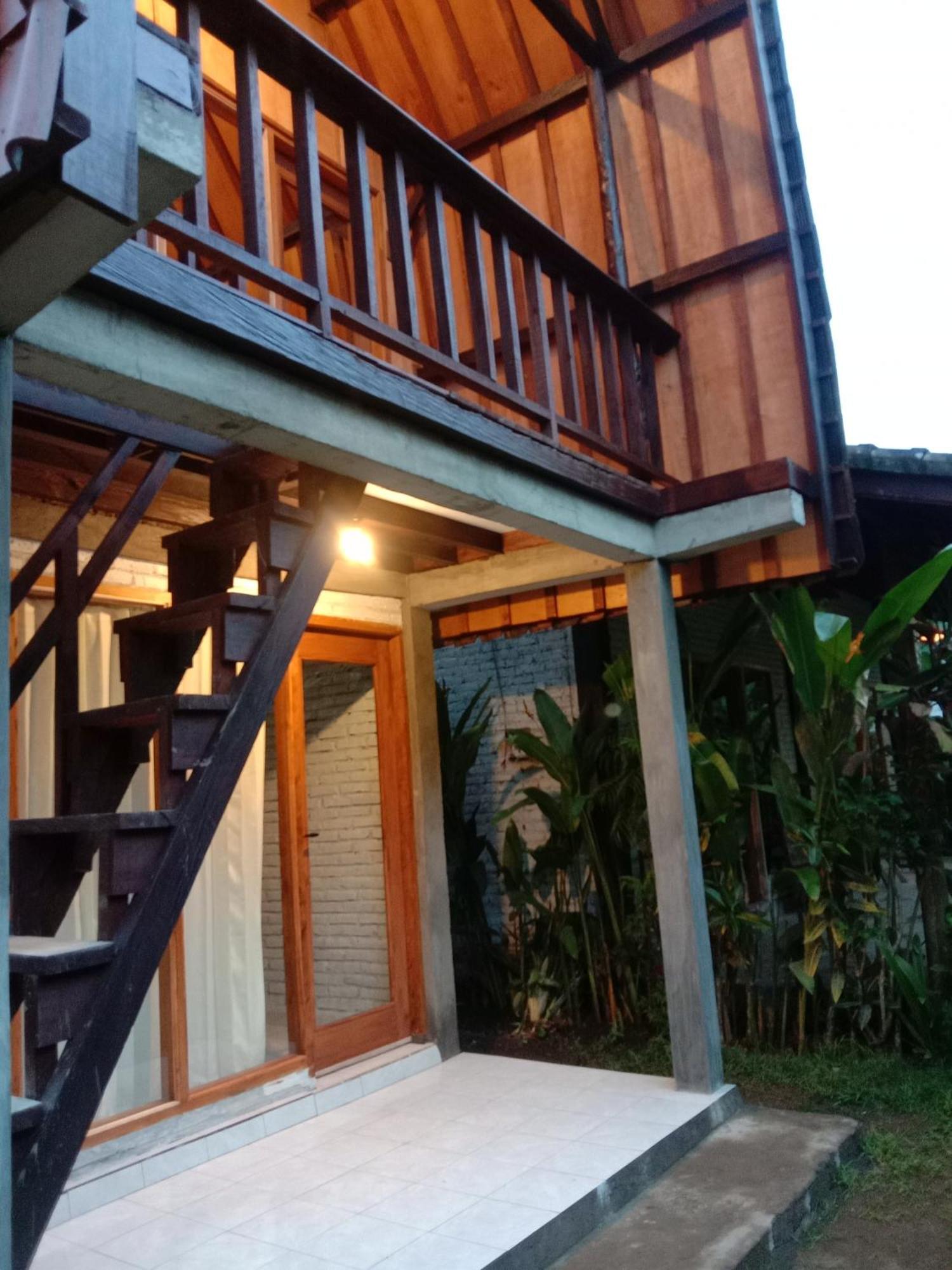 Jungle House - Surf & Stay Pulukan Kültér fotó